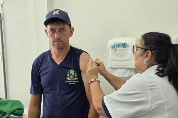 Foto - Imunização da equipe da UBS