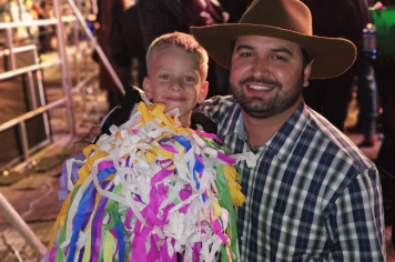 Foto - Tradição e fé embalaram o segundo dia do rodeio