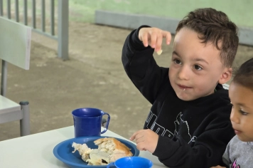 Foto - Lanche Especial de Fim de Ano – Creche Municipal Teresa Rossi