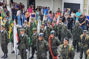Desfile Cívico de 7 de Setembro reúne mais de 500 pessoas em Albertina em um momento histórico de celebração
