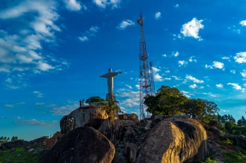 Caminhada Subida do Cristo é cancelada por segurança após danos causados pelas fortes chuvas