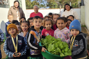 Projeto de Horta na Pré-Escola Luzia Sanches Diniz ensina valores ambientais às crianças