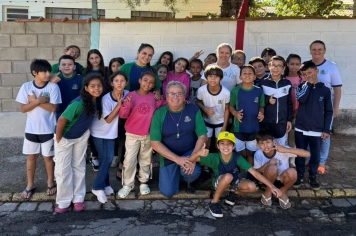 Escola leva mensagem de sustentabilidade às ruas e mobiliza Albertina por um futuro melhor