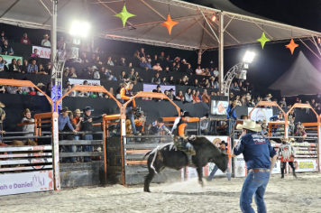Foto - Tradição e fé embalaram o segundo dia do rodeio