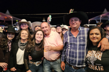 Foto - Tradição e fé embalaram o segundo dia do rodeio