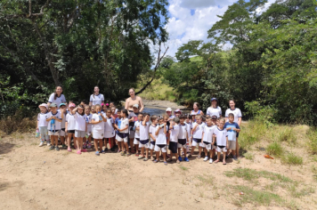 Foto - Alunos celebram o aniversário de Albertina e o Carnaval com muita alegria!