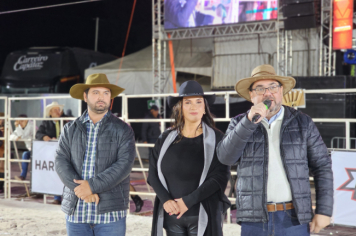 Foto - Tradição e fé embalaram o segundo dia do rodeio