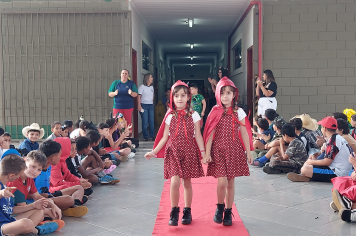Foto - Dia de Fantasia na Escola Municipal Antônio Ferreira