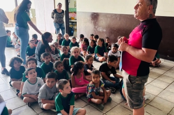 Foto relacionada - Pequenos cidadãos em ação: Pré-Escola Luzia Sanches Diniz trabalha Consciência Negra na Hora Cívica