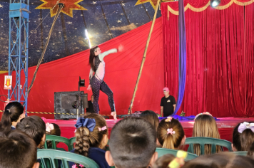 Foto - Crianças da Pré-Escola vivem dia mágico no circo em Jacutinga