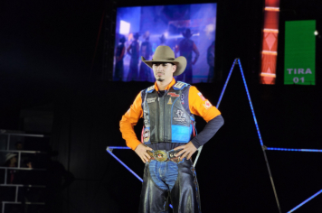 Foto - Abertura do 29º Rodeio leva emoção e espetáculo à arena!