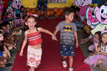 Foto - Fantasia, dança e muita diversão na Semana das Crianças (Pré-Escola Luzia Sanches Diniz)