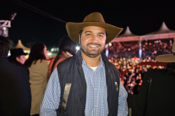 Foto - Abertura do 29º Rodeio leva emoção e espetáculo à arena!