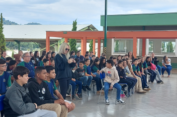 Foto - Uma Manhã de Emoção e Reflexão na Escola Antônio Ferreira