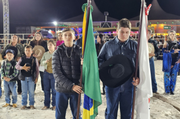Foto - Abertura do 29º Rodeio leva emoção e espetáculo à arena!