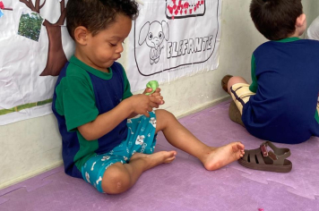 Foto relacionada - Criatividade em ação: crianças da rede municipal aprendem e se divertem com massinhas durante a Semana das Crianças