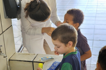 Foto relacionada - Sorriso saudável desde a infância: dentistas atuam nas escolas municipais de Albertina