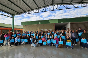 Foto - Professores da rede municipal de Albertina recebem Chromebooks para uso pedagógico