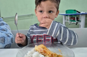 Foto relacionada - PANQUECA E HAMBÚRGUER ARTESANAL MARCAM LANCHE ESPECIAL NA CRECHE MUNICIPAL TERESA ROSSI