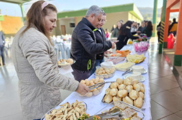 Foto - Professores da rede municipal de Albertina recebem Chromebooks para uso pedagógico