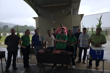 Foto - Churrasco na Escola Municipal Antonio Ferreira