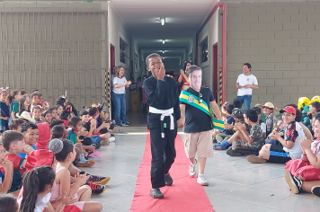Foto - Dia de Fantasia na Escola Municipal Antônio Ferreira