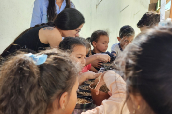 Foto - Plantio de Sementes (Dia da Árvore | Pré-Escola M. Luzia Sanches Diniz)