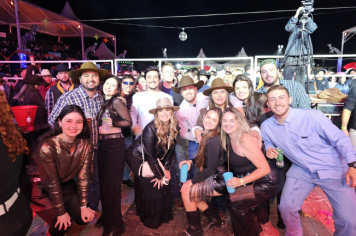 Foto - Tradição e fé embalaram o segundo dia do rodeio