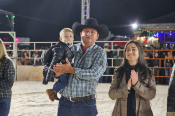 Foto - Abertura do 29º Rodeio leva emoção e espetáculo à arena!