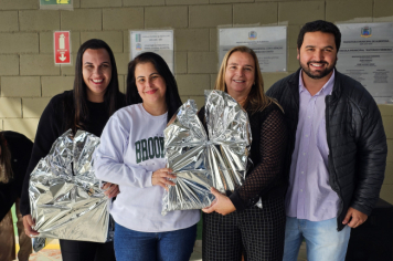 Foto - Professores da rede municipal de Albertina recebem Chromebooks para uso pedagógico