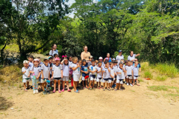 Foto - Alunos celebram o aniversário de Albertina e o Carnaval com muita alegria!