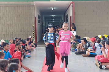 Foto - Dia de Fantasia na Escola Municipal Antônio Ferreira