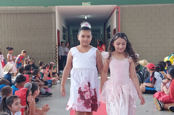 Foto - Dia de Fantasia na Escola Municipal Antônio Ferreira