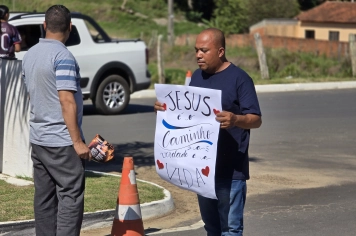 Foto relacionada - Evangelização na entrada da cidade marca momento especial da 8ª Semana Evangélica de Albertina