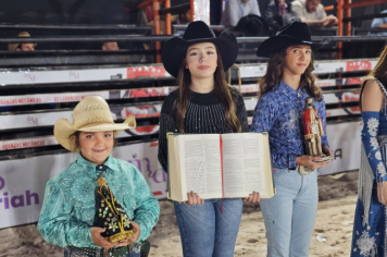 Foto - Tradição e fé embalaram o segundo dia do rodeio