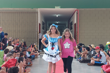 Foto - Dia de Fantasia na Escola Municipal Antônio Ferreira