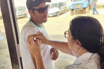 Foto - Vacinação nos trabalhadores do Setor de Obras 