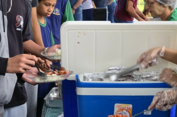 Foto - Churrasco na Escola Municipal Antonio Ferreira