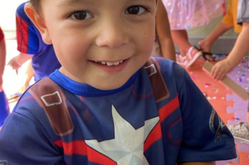 Foto - Alunos celebram o aniversário de Albertina e o Carnaval com muita alegria!