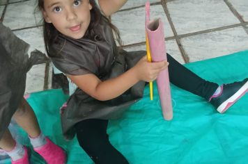 Foto relacionada - Aprender brincando: criatividade, sustentabilidade e imaginação em sala de aula