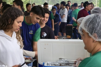 Foto - Churrasco na Escola Municipal Antonio Ferreira