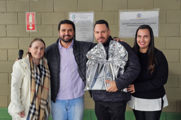 Foto - Professores da rede municipal de Albertina recebem Chromebooks para uso pedagógico