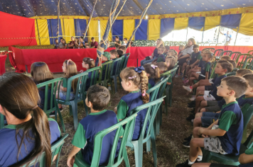 Foto - Crianças da Pré-Escola vivem dia mágico no circo em Jacutinga