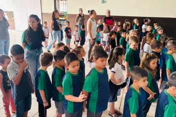 Foto relacionada - Pequenos cidadãos em ação: Pré-Escola Luzia Sanches Diniz trabalha Consciência Negra na Hora Cívica