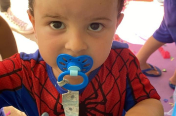 Foto - Alunos celebram o aniversário de Albertina e o Carnaval com muita alegria!