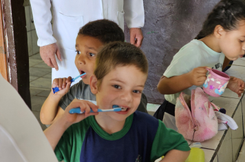 Foto - Dentistas nas Escolas Municipais