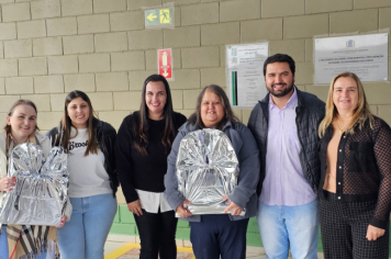 Foto - Professores da rede municipal de Albertina recebem Chromebooks para uso pedagógico