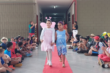 Foto - Dia de Fantasia na Escola Municipal Antônio Ferreira