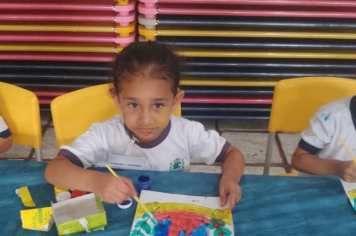 Foto - Alunos celebram o aniversário de Albertina e o Carnaval com muita alegria!