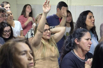Foto relacionada - Segunda dia da 8ª Semana Evangélica reúne fiéis na Igreja Tua Face em noite de Palavra e adoração